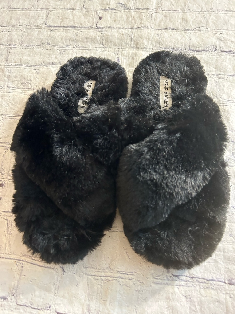 STEVE MADDEN BLACK FAUX FUR CRISS-CROSS SLIPON SLIPPERS PLUSH FLUFFY TEXTURE L